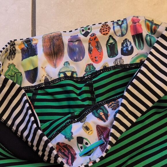 Lululemon Rare Seawheeze Run Inspire Crop II Green Insect Bugs print FLAWED 8 - Picture 3 of 10